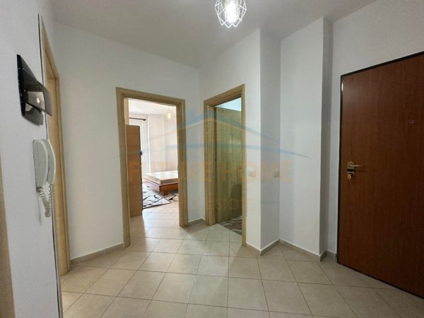 Tirane, jepet me qera apartament 2+1+Ballkon Kati 7, 85 m² 400 € (Unaza e Re)