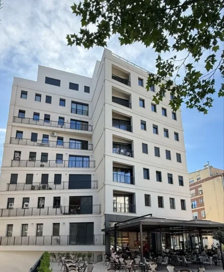 Tirane, shitet apartament 3+1+Ballkon Kati 2, 147 m² 288.000 € (Liqeni that, përball Radisson Collection)