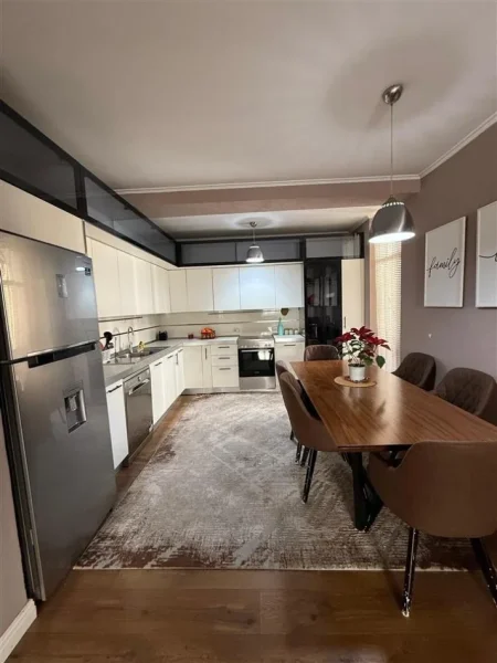 Tirane, shitet apartament 3+1+Ballkon Kati 6, 150 m² 310.000 € (Komuna e Parisit)