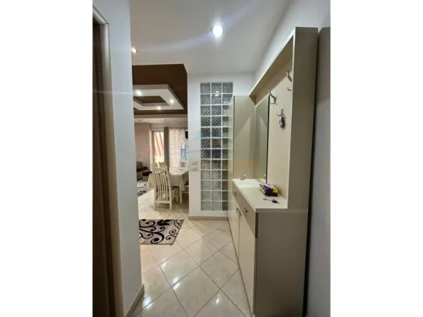Tirane, shitet apartament 2+1 Kati 2, 142 m² 120.000 € (Kamez)