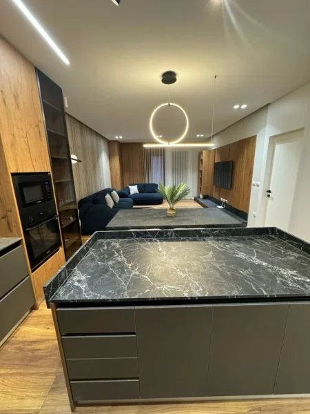 Tirane, jepet me qera apartament 3+1+Ballkon Kati 5, 130 m² 1.500 € (Rruga e Kavajes)