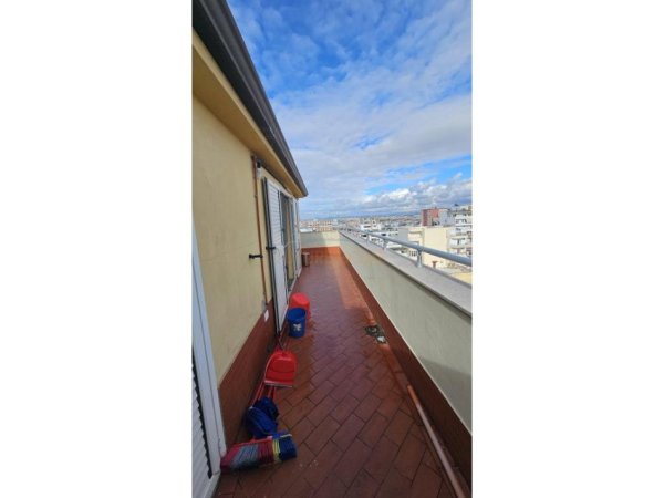 Durres, jepet me qera apartament 3+1+Ballkon Kati 11, 600 € (Ish Rajoni)