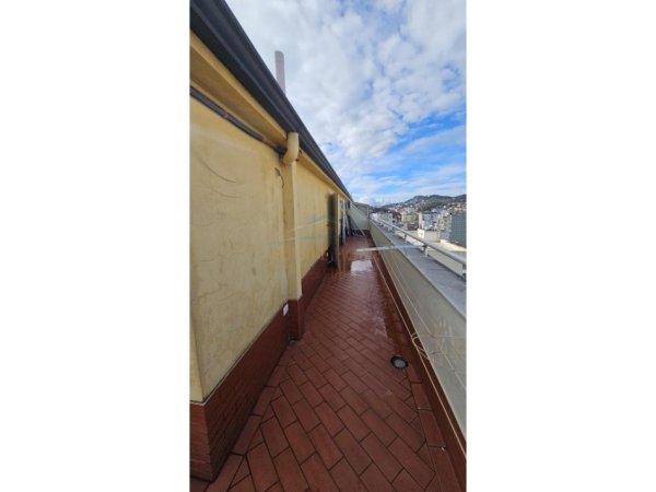 Durres, jepet me qera apartament 3+1+Ballkon Kati 11, 600 € (Ish Rajoni)