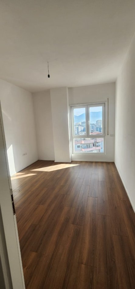 Tirane, shitet apartament 2+1+Ballkon Kati 10, 98 m² 255.000 € (tek Rruga e Barrikadave)
