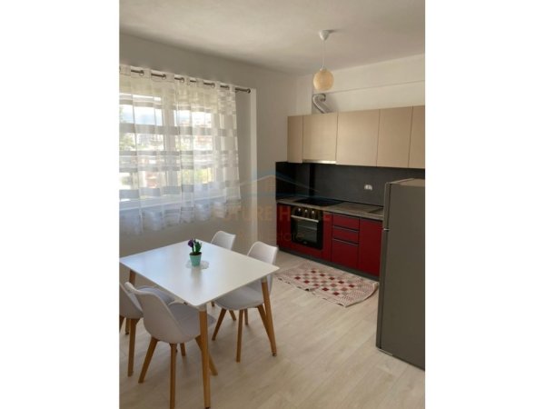 Tirane, jepet me qera apartament 2+1 Kati 2, 102 m² 600 € (Liqeni i Thate)