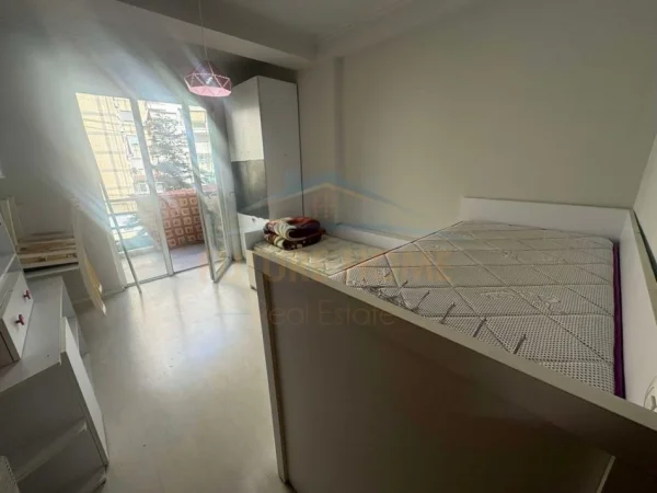 Tirane, jepet me qera apartament 2+1 Kati 3, 100 m² 450 € (Unaza e Re)
