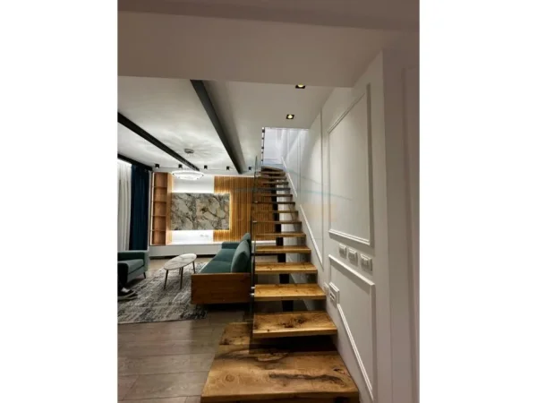 Tirane, shitet apartament duplex Dublex Kati 2, 121 m² 227.000 € (Rruga Stavri Themeli)