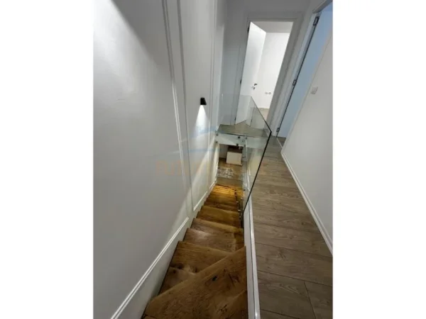 Tirane, shitet apartament duplex Dublex Kati 2, 121 m² 227.000 € (Rruga Stavri Themeli)