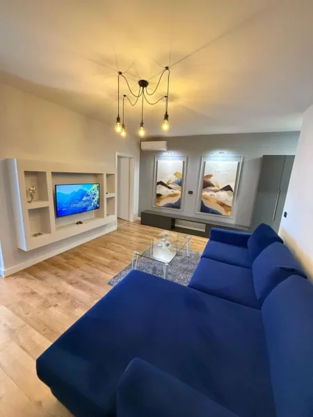 Tirane, jepet me qera apartament 1+1 Kati 10, 75 m² 700 € (Komuna e Parisit)