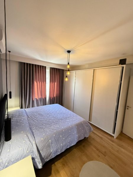 Tirane, jepet me qera apartament 1+1 Kati 10, 75 m² 700 € (Komuna e Parisit)