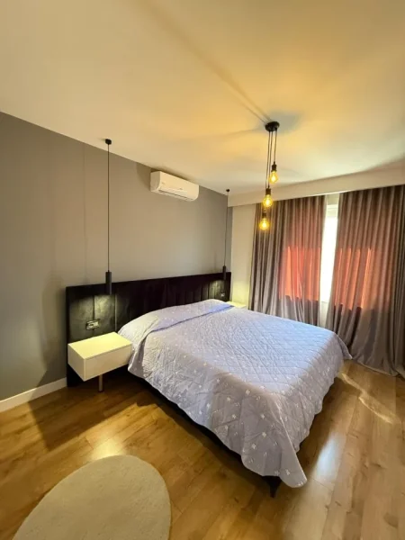 Tirane, jepet me qera apartament 1+1 Kati 10, 75 m² 700 € (Komuna e Parisit)
