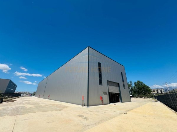 Tirane, shitet magazine Kati 0, 6.000 m² 3.200.000 € (AUTOSTRADA TIRANE DURRES)