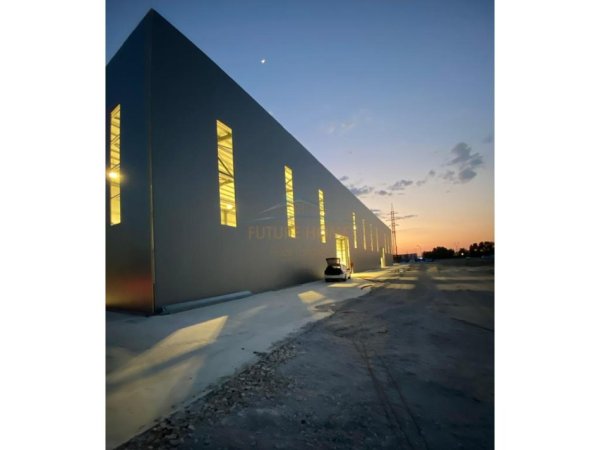 Tirane, shitet magazine Kati 0, 6.000 m² 3.200.000 € (AUTOSTRADA TIRANE DURRES)