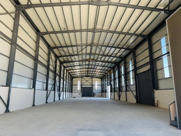 Tirane, shitet magazine Kati 0, 6.000 m² 3.200.000 € (AUTOSTRADA TIRANE DURRES)