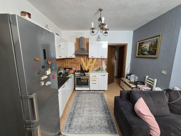 Tirane, shitet apartament 2+1+Ballkon Kati 2, 91 m² 250.000 € (KOMUNA E PARISIT)