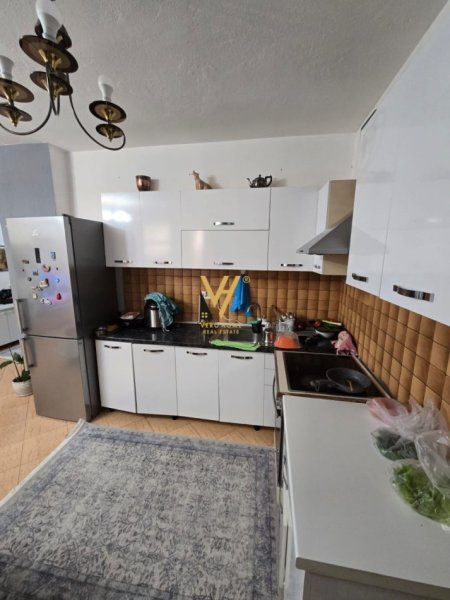 Tirane, shitet apartament 2+1+Ballkon Kati 2, 91 m² 250.000 € (KOMUNA E PARISIT)