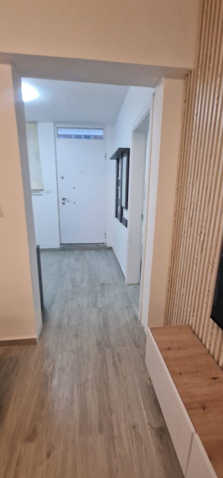 Tirane, jepet me qera apartament 2+1 Kati 1, 600 € (Rruga e durresit)