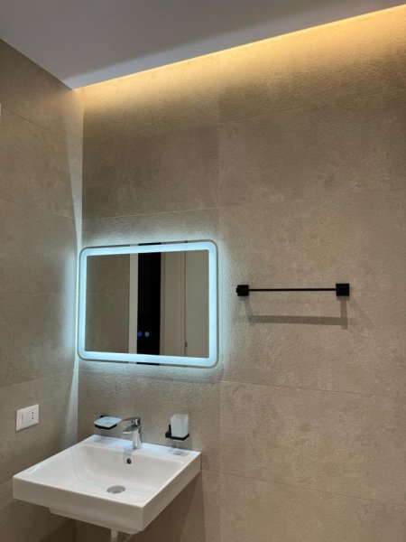 Tirane, jepet me qera apartament 2+1+Aneks+Ballkon Kati 5, 125 m² 1.300 € (Rruga e Kavajes)