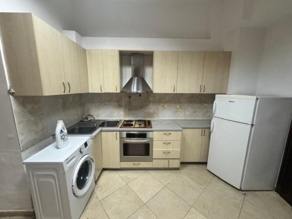 Tirane, jepet me qera garsonier Kati 2, 30 m² 300 € (21 dhjetori)