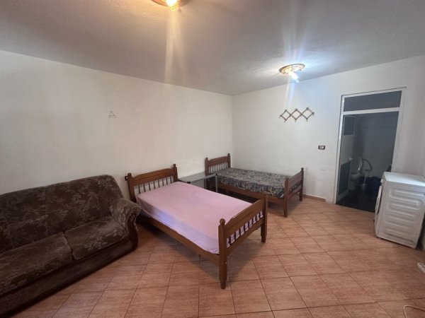 Tirane, jepet me qera apartament 1+1+Ballkon Kati 1, 70 m² 280 € (Artan lenja)