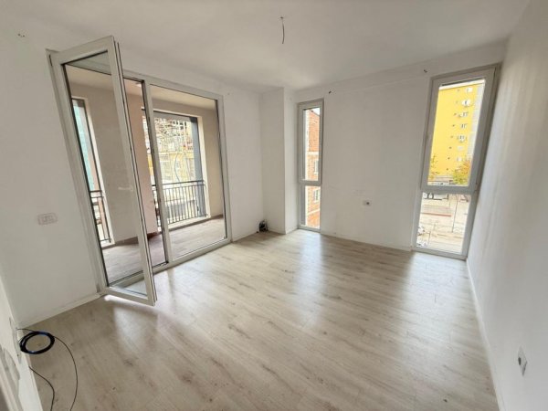 Tirane, jepet me qera ambjent biznesi Kati 8, 140 m² 600 € (Don Bosko)