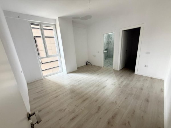 Tirane, jepet me qera ambjent biznesi Kati 8, 140 m² 600 € (Don Bosko)