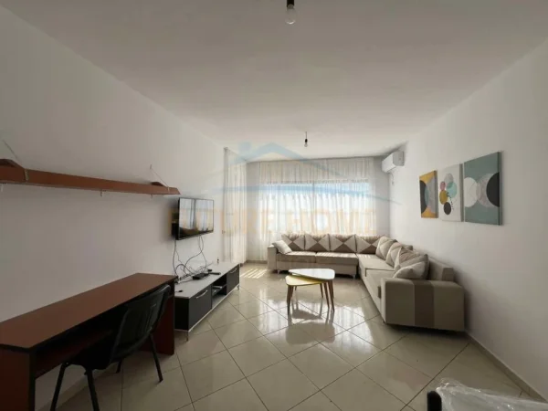 Tirane, jepet me qera apartament 2+1 Kati 3, 105 m² 450 € (Unaza e re)