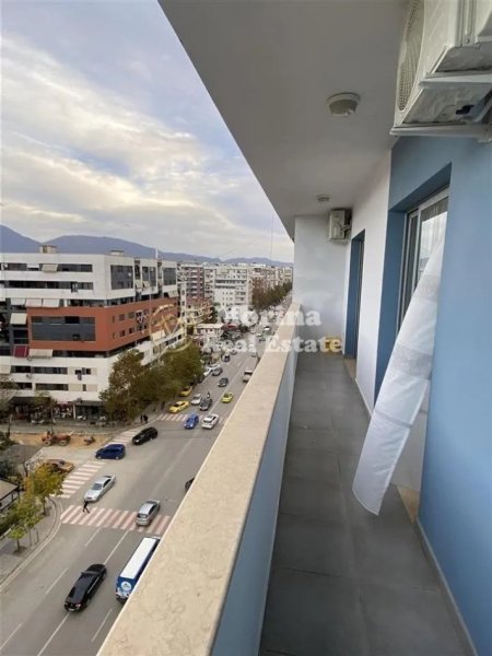 Tirane, jepet me qera apartament 1+1 Kati 8, 65 m² 400 € (Astir)