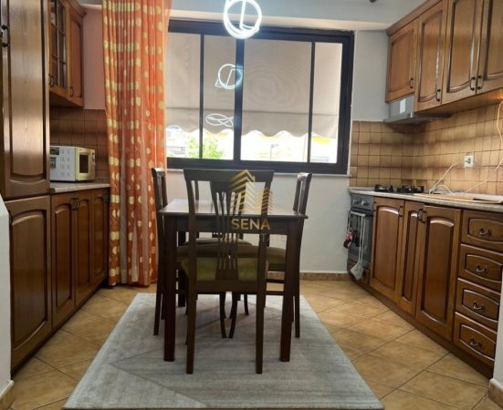 Tirane, jepet me qera apartament 1+1 Kati 3, 80 m² 700 € (Rruga Myslym Shyri)