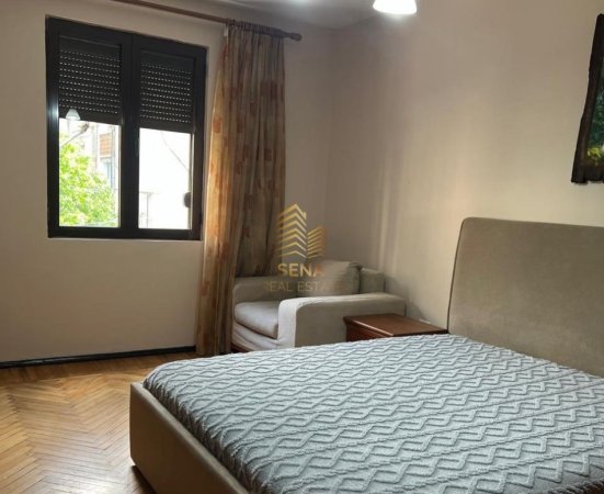 Tirane, jepet me qera apartament 1+1 Kati 3, 80 m² 700 € (Rruga Myslym Shyri)
