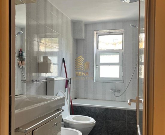 Tirane, jepet me qera apartament 1+1 Kati 3, 80 m² 700 € (Rruga Myslym Shyri)