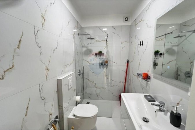 Tirane, jepet me qera 1+1+Aneks+Ballkon Kati 7, 65 m² 700 € (Rruga e Kavajes)