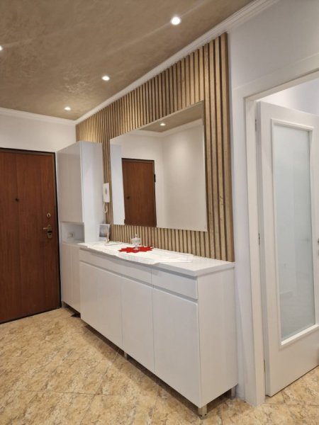 Tirane, jepet me qera apartament 2+1+Ballkon Kati 6, 110 m² 800 € (don bosko)