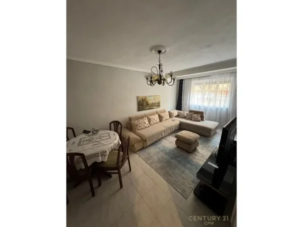 Tirane, jepet me qera apartament 2+1 Kati 1, 90 m² 600 € (Pazari i ri)