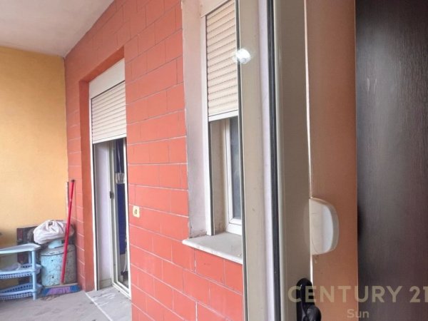 Tirane, jepet me qera apartament 1+1 Kati 2, 80 m² 400 € (Astir)