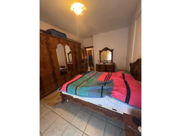 Tirane, jepet me qera apartament 3+1 Kati 8, 145 m² 700 € (Rruga e Durrsit)