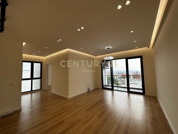 Tirane, jepet me qera zyre Kati 9, 106 m² 860 € (Farmacia 10)