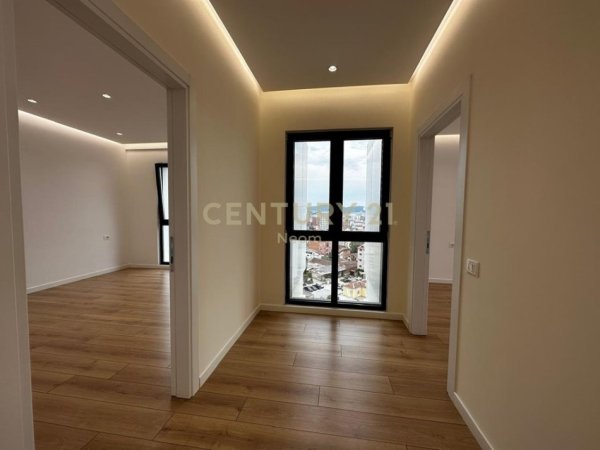 Tirane, jepet me qera zyre Kati 9, 106 m² 860 € (Farmacia 10)