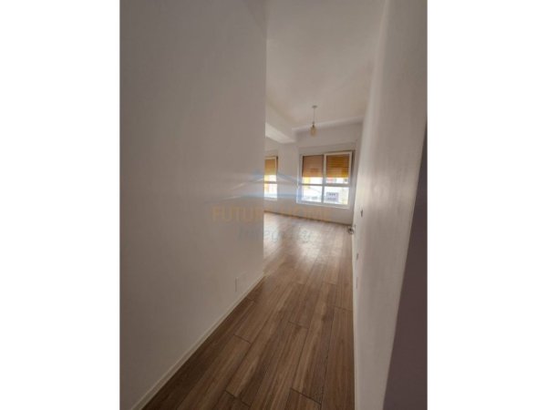 Tirane, jepet me qera apartament 1+1 Kati 1, 64 m² 300 € (Ali Dem)