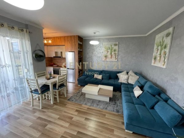 Tirane, jepet me qera apartament 2+1+Ballkon Kati 4, 104 m² 800 € (Liqeni i Thate)