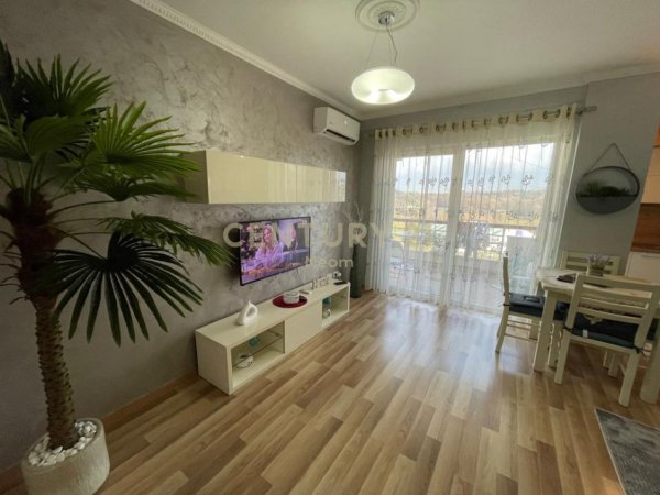 Tirane, jepet me qera apartament 2+1+Ballkon Kati 4, 104 m² 800 € (Liqeni i Thate)