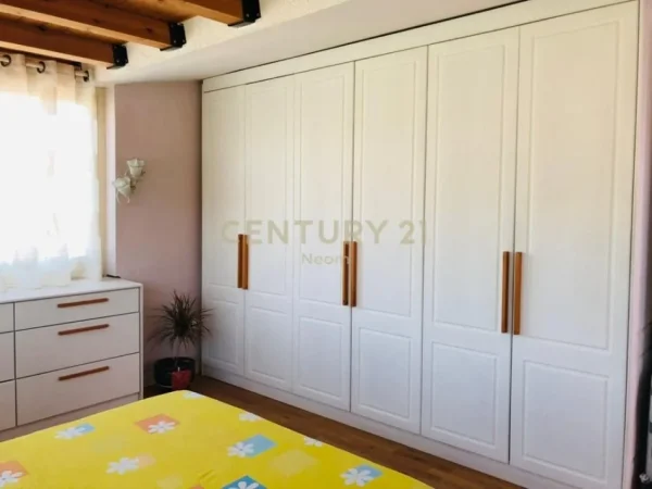 Tirane, jepet me qera apartament 3+1+Ballkon Kati 4, 120 m² 850 € (Liqeni i thate)