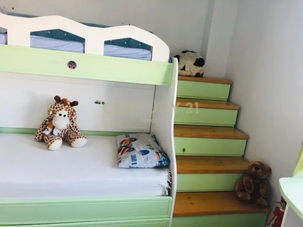 Tirane, jepet me qera apartament 3+1+Ballkon Kati 4, 120 m² 850 € (Liqeni i thate)