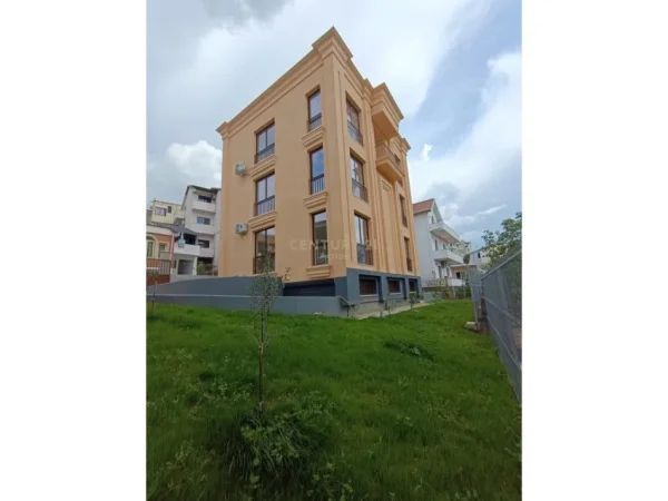 Tirane, jepet me qera Vile Kati 3, 560 m² 3.000 € (Vilat Gjermane)