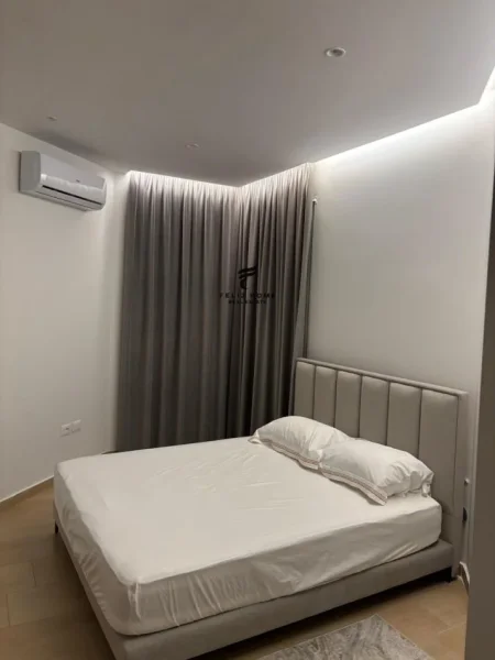 Tirane, jepet me qera apartament 1+1+Ballkon Kati 4, 67 m² 800 € (KOPSHTI BOTANIK)