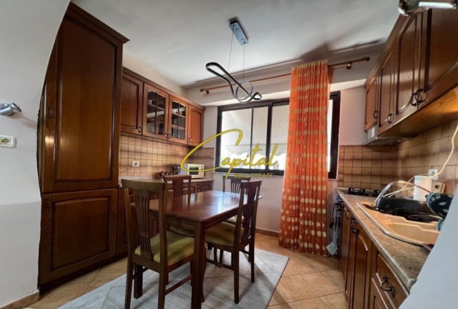 Tirane, jepet me qera apartament 2+1 Kati 3, 80 m² 700 € (RRUGA MYSLYM SHYRI)