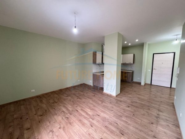 Tirane, jepet me qera apartament 1+1 Kati 4, 65 m² 400 € (Liqeni i That , Tiran)