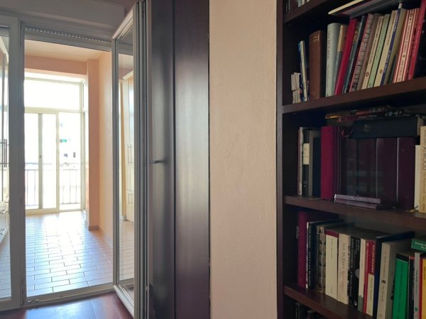 Tirane, jepet me qera apartament 2+1 Kati 3, 125 m² 800 € (Rruga e Elbasanit)