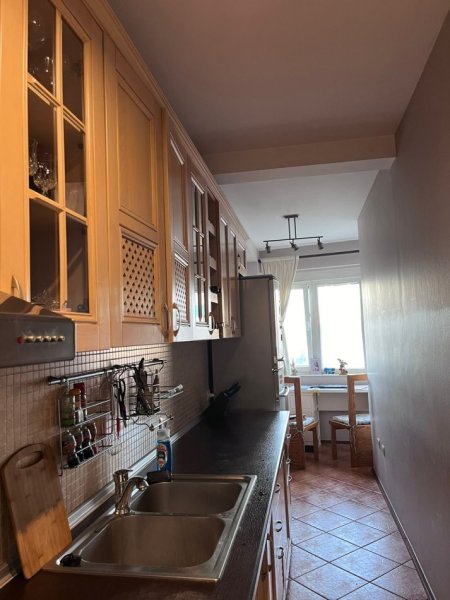 Tirane, jepet me qera apartament 2+1 Kati 3, 125 m² 800 € (Rruga e Elbasanit)