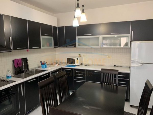 Tirane, jepet me qera apartament 2+1 Kati 6, 90 m² 350 € 